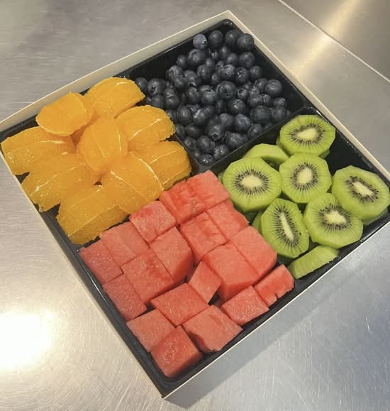 Mix Fruit Party Tray 维 C 星球缤纷果切